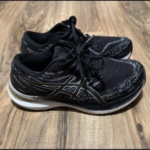 ASICS Women’s Gel-Kayano 29 Running Sneakers Black And White Size 6 Wide